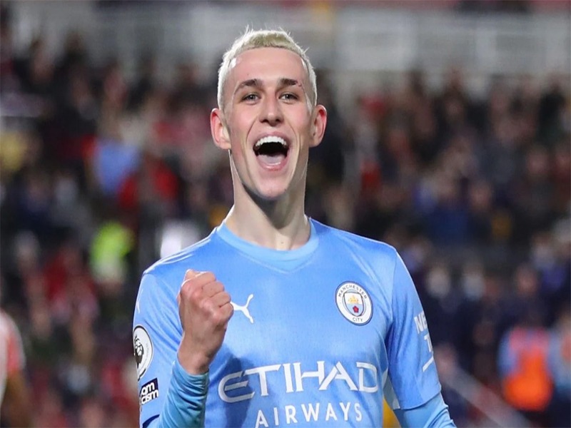 Kiểu tóc bạch kim khiến Phil Foden trở nên nổi bật hơn