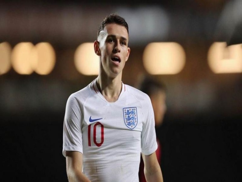 Kiểu tóc Phil foden thi đấu tại đội tuyển Anh