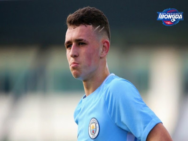 Kiểu tóc quiff của cầu thủ phil foden đầy sáng tạo