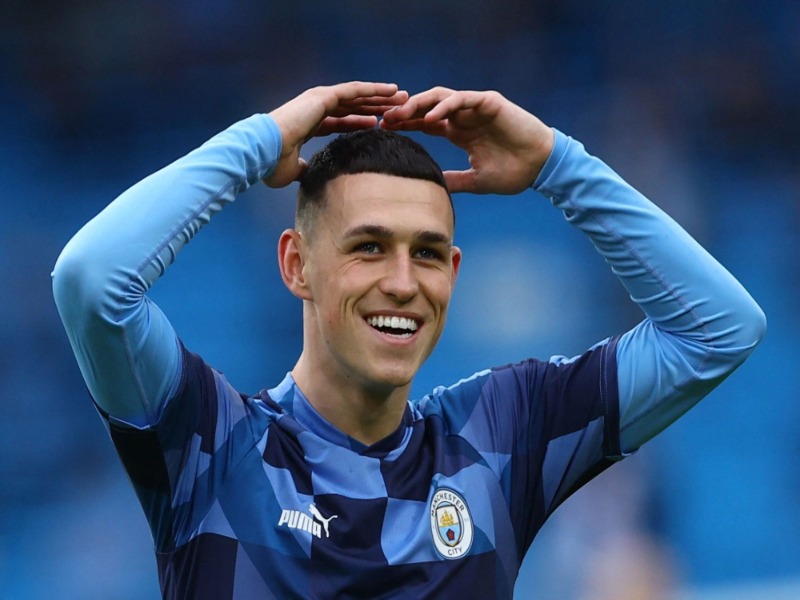 Một diện mạo mới với kiểu tóc gazza của Phil Foden